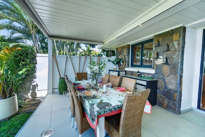 Maison de ville de 4 chambres avec piscine privée à vendre à Azuri Ocean & Golf Village, Île Maurice (Mandat exclusif)