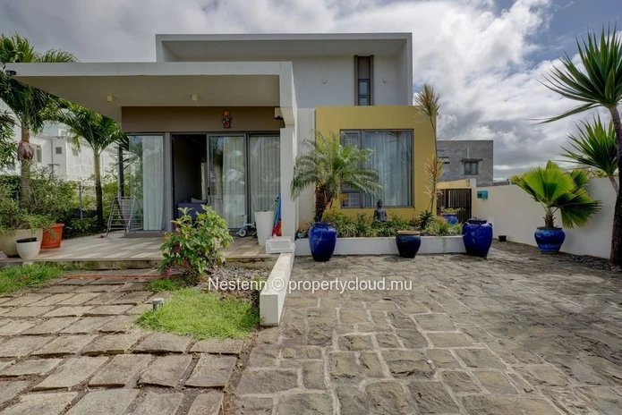 Modern house with 3 bedrooms with mountain view.