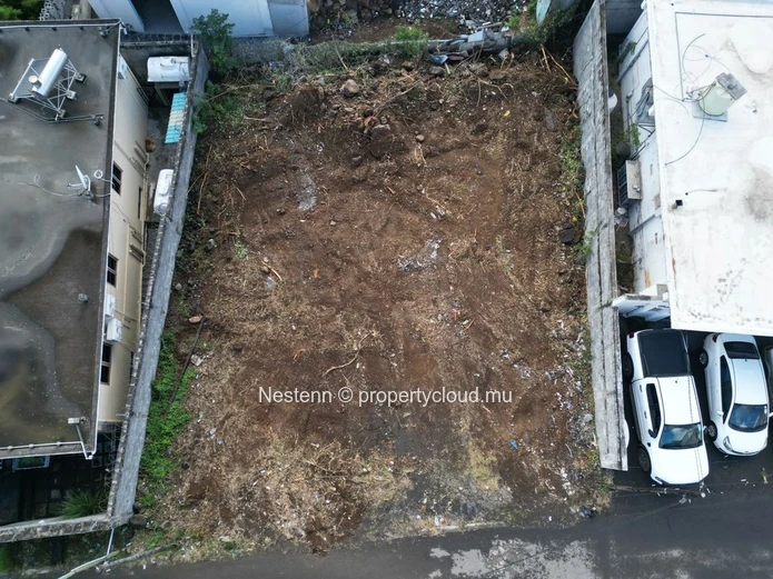 Terrain résidentiel proche de toutes les commodités