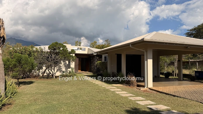 Spacious Villa with Pool in a Prestigious Gated Community near Black River