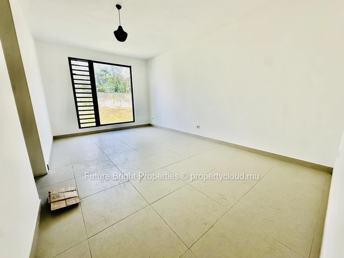 Duplex Moderne De 5 Chambres À Floréal – Neuf & Idéalement Situé