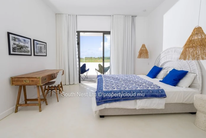 Exceptional 3-Bedroom Sea View Villa in Les Hautes Rives, Azuri