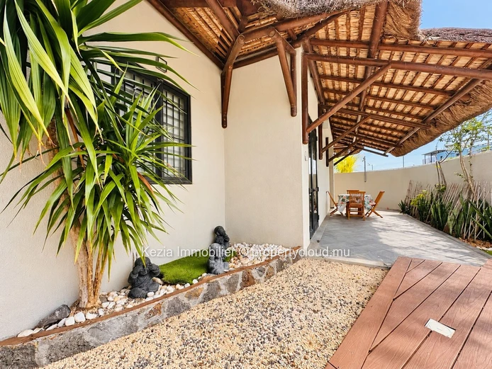 Un Duplex Avec Piscine Pour Un Quotidien Paisible