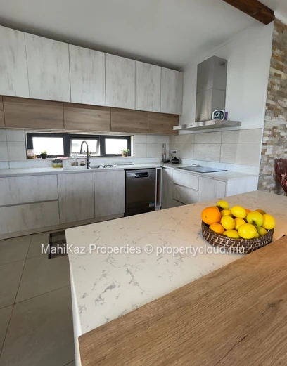 Luxurious Villa for Sale in Jardin d'Anna-2, Flic en Flac, Mauritius – Elegant Living with Panoramic Sea Views