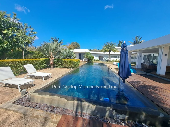 Villa Privée d’Exception à Vendre – Forêt Daruty (Charmoses)