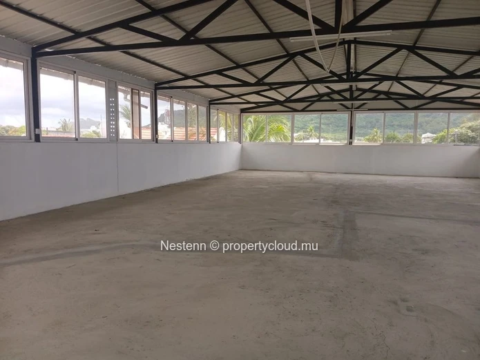 Spacious traditional triplex villa with 8 bedrooms 