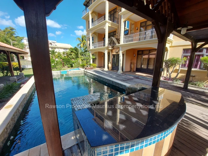 2 Bedroom Penthouse To Let in Flic En Flac