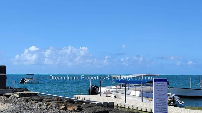 Townhouse raffiné de 3 chambres dans un village exclusif entre mer et golf à Haute Rive – Île Maurice