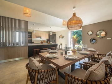 Expertly interior designed, a fabulous fully furnished modern villa ready to move.