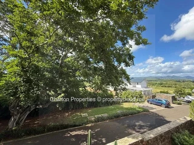New 3-bedroom apartment with en-suite bathrooms and mountain views