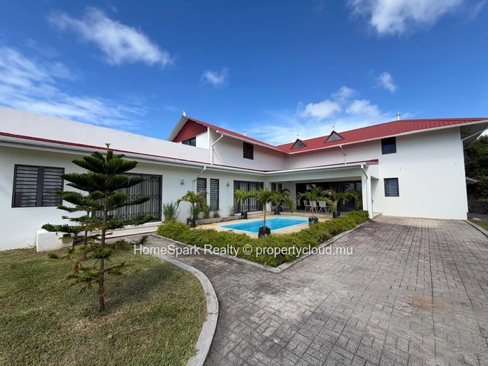 House for Rent in Secure Gated Morcellement