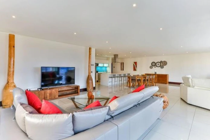 Grand Bay - Charming 3 bedroom apartment close to a shopping centre