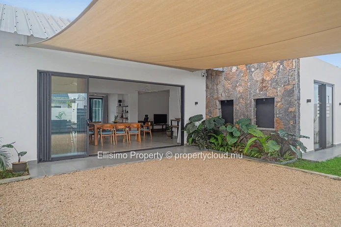 Contemporary Villa for Rent – Mont Mascal, Petit Raffray
