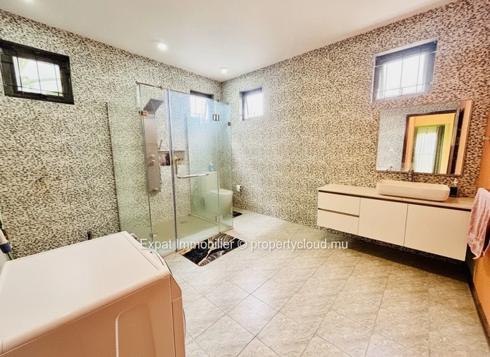 4-Bedroom Villa With Multi-Purpose Spaces And A Swimming Pool – Mont Choisy