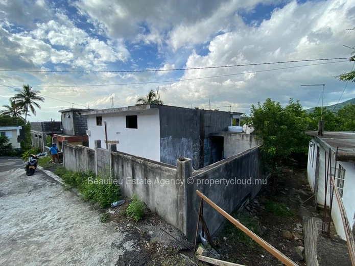 Maison à vendre sur un terrain de 4 perches a Port Louis
