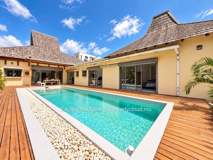 Balinese-Style 3-Bedroom Ensuite Villa to Renovate – For Sale in Pereybere