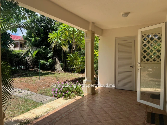 Spacious 4-Bedroom Duplex for Rent Opposite Flic en Flac Beach – Rs 70,000