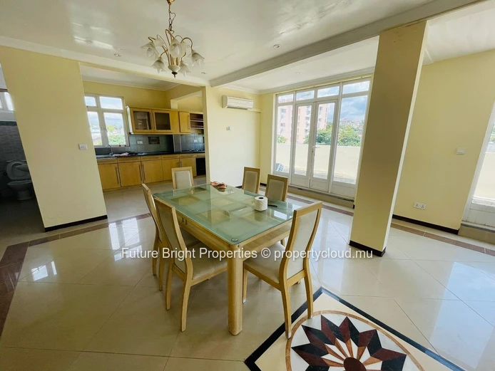 Penthouse À Vendre À Beau Bassin – Superbe Vue Sur Les Montagnes