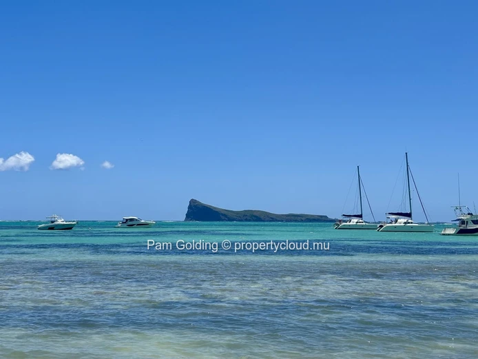 Duplex 3 Chambres à Vendre à Pereybere, Île Maurice | Vie en Bord de Mer à La Residence