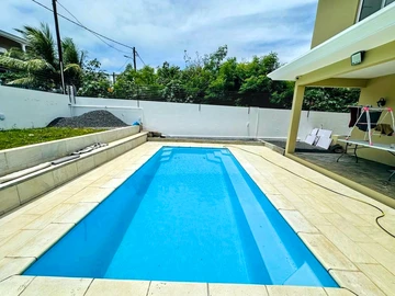 Luxurious 5-Bed Oasis with Pool in Pereybere, Grand Baie