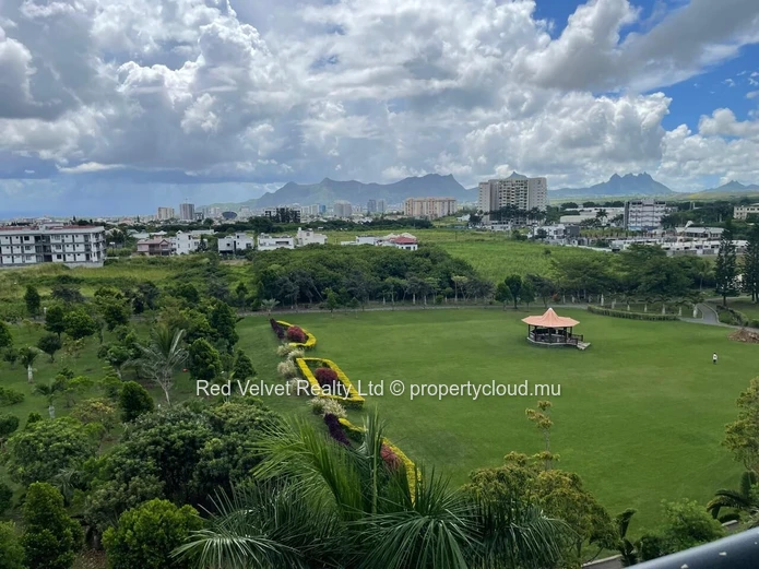 Luxury 300m² Penthouse Overlooking Parkland & Mountain Views