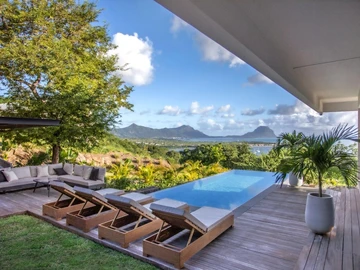 5 Bedroom Villa