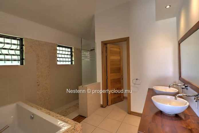 Fantastique villa de 5 chambres avec vue panoramique sur la mer 