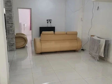 18 Bedroom Hotel