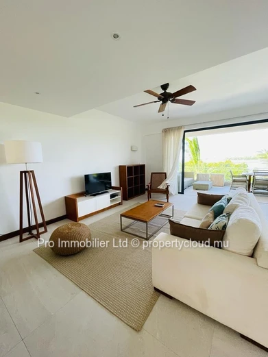 Vue imprenable sur l’océan depuis ce luxueux appartement de 3 chambres en suite au premier etage , entièrement meublé...