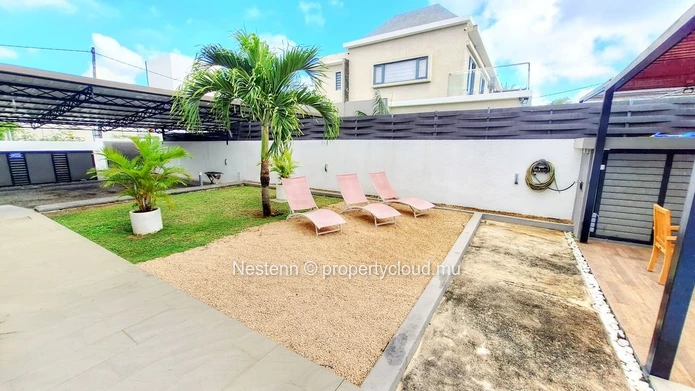 Spacious and bright 4 bedroom villa with its swimming pool