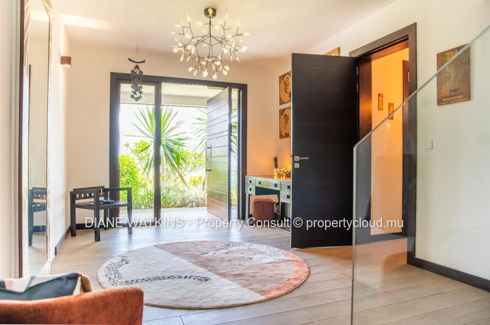 Suspendue Entre le Ciel et la Mer : Une Villa Contemporaine à Vendre à Rivière Noire