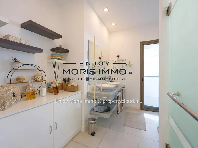 Superbe Villa Moderne avec Piscine – À vendre  à Cap Malheureux