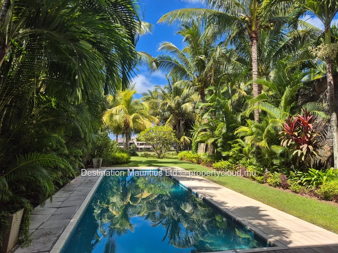 Le Luxe Redéfini avec Vue sur un Parcours de Golf de Championnat