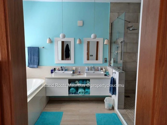 Apartment for Sale or Rent - 3 Bedrooms in Balaclava