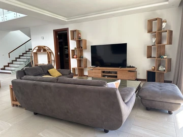 4 Bedroom Villa