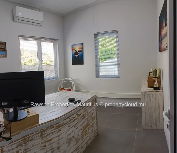 138m² Office To Let in Grande Rivière Noire