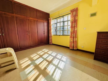 10 Bedroom House