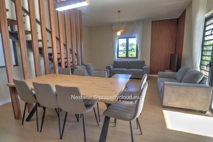 Découvrez cette Magnifique Maison Neuve avec Piscine Privée