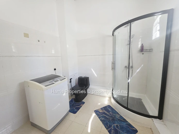 Joli triplex à louer à Grand Baie – Chemin 20 Pieds