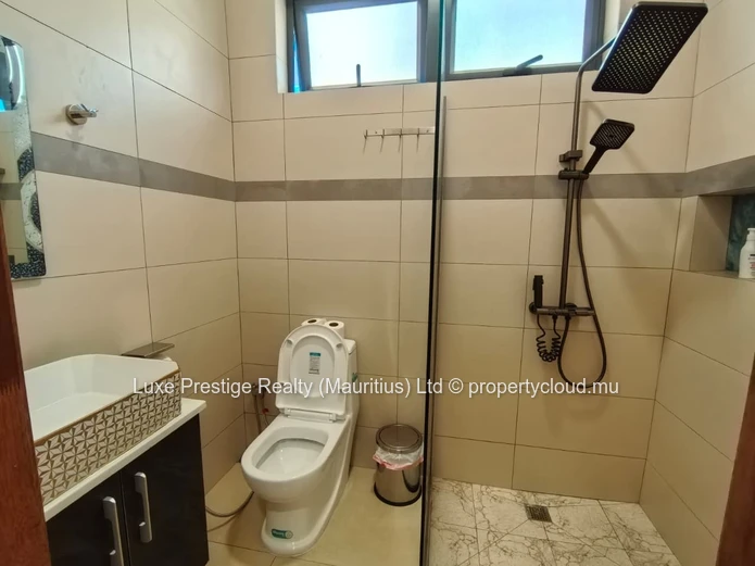 Villa Familiale de Luxe 4 Chambres avec Piscine Privée à Vale | Charges Incluses | Proche de Northfields Internationa...