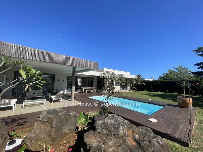 Villa contemporaine à louer, 4 chambres, piscine, accès golf.