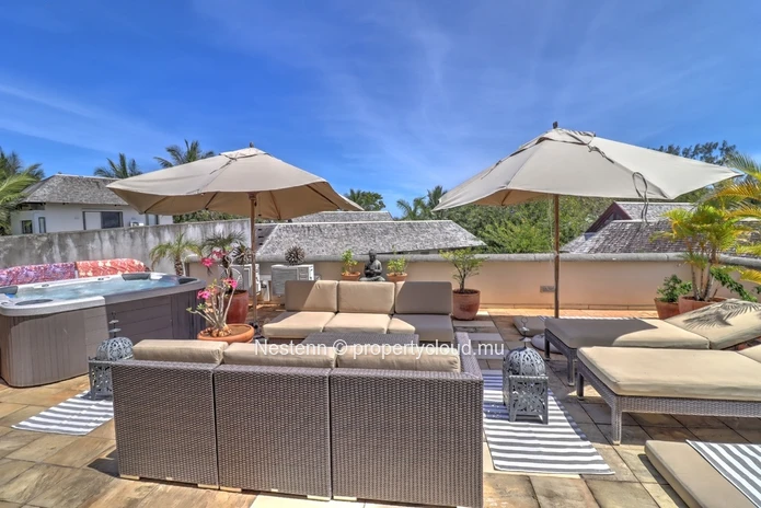 Furnished 4-bed duplex with river and mountain views, and close to the beach