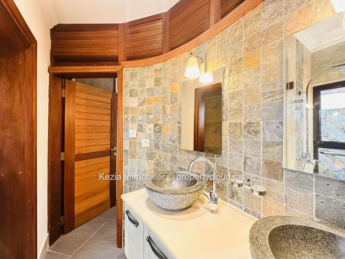 Tropical Oasis And Contemporary Elegance
