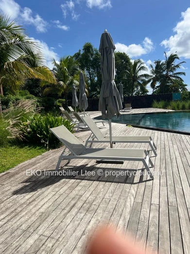 Beachfront Penthouse in Pointe aux Piments - 2BR, Pool & Sea View