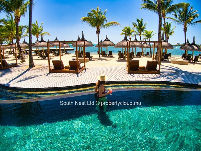 Luxury 3-Bedroom Sea View Apartment in Prestigious Golf Estate
