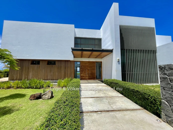 Breathtaking Beachfront Villa – A Blank Canvas for Your Coastal Dream
