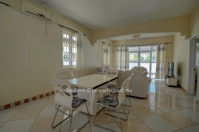 Charmante maison traditionnelle de 280 m² avec 4 chambres