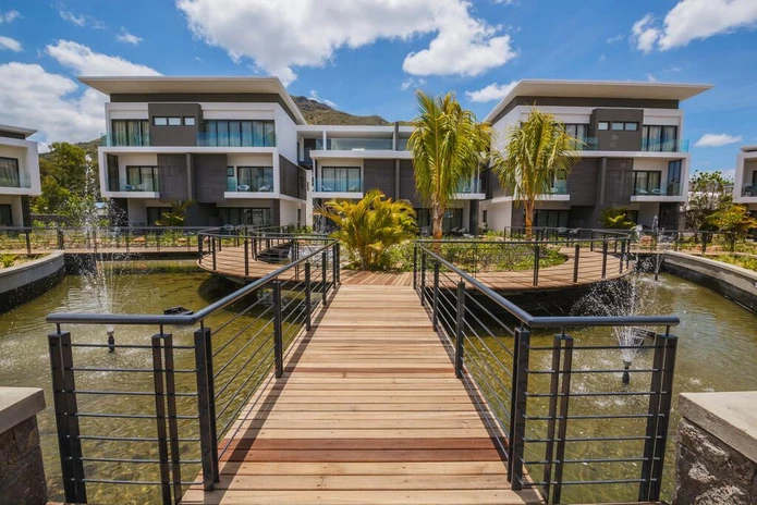Luxueux appartement de 2 chambres en front de mer avec piscine privée