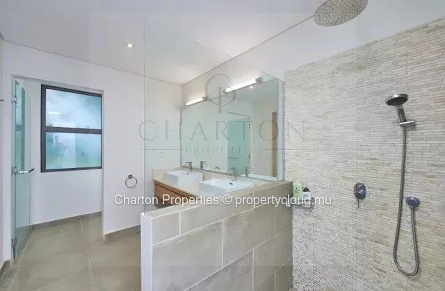 Villa de plain-pied de 4 chambres en suite avec studio indépendant et piscine privée