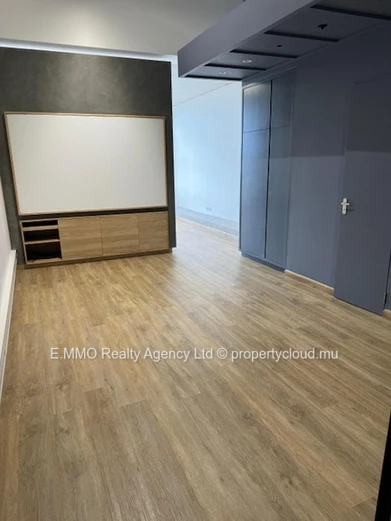 Bureau(x) à louer à Phoenix - Rs 35 000 - Contactez-nous maintenant!